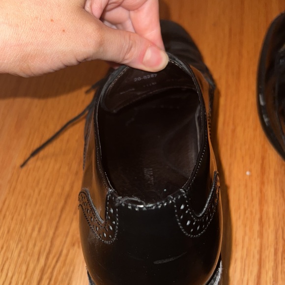 Johnston and Murphy Wing-tip Derby’s Men’s Black Oxfords size 11.5